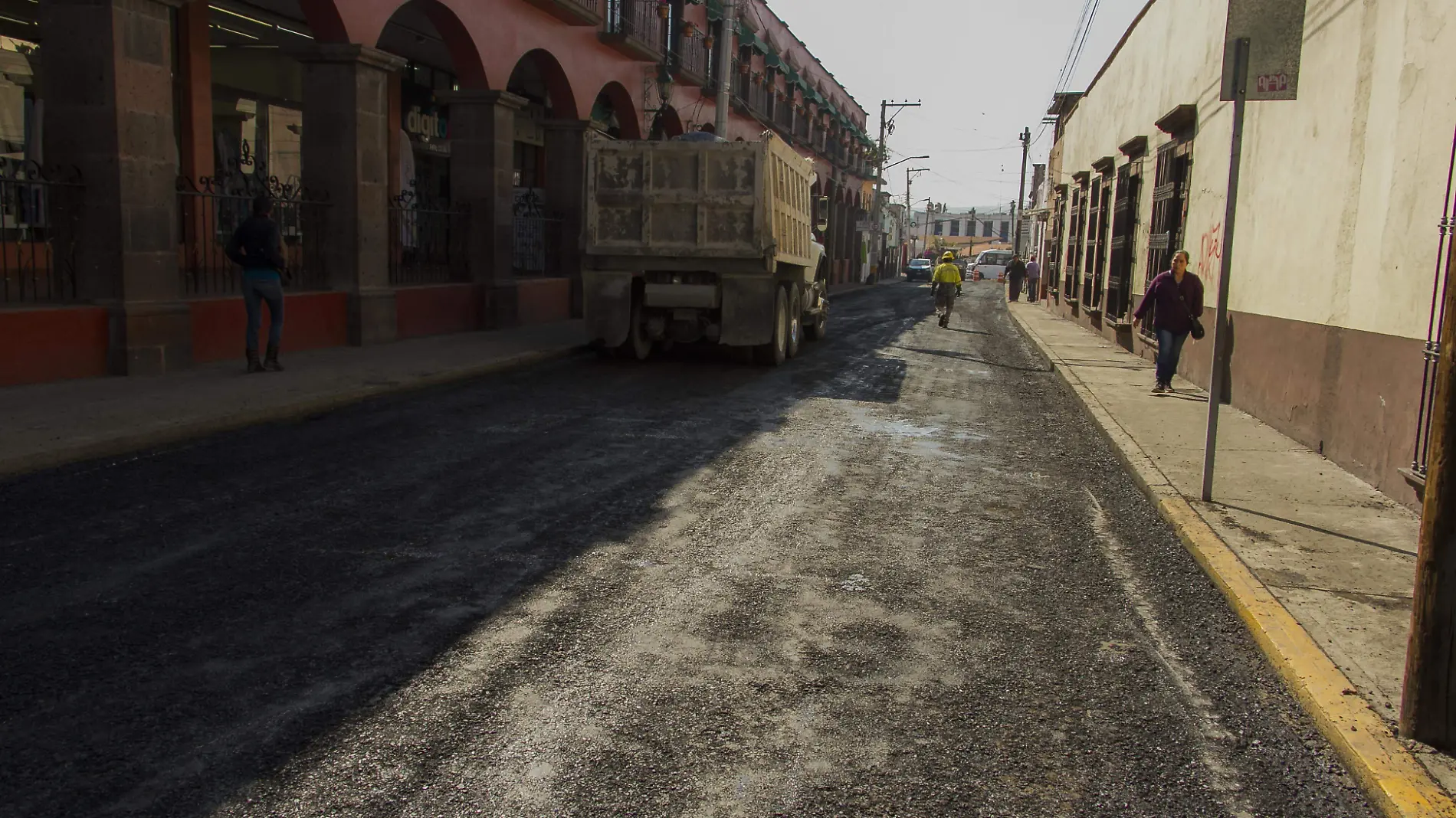 En pasados días iniciaron obras de rehabilitación de calles del Centro.  Foto César Ortiz  El Sol de San Juan del Río.